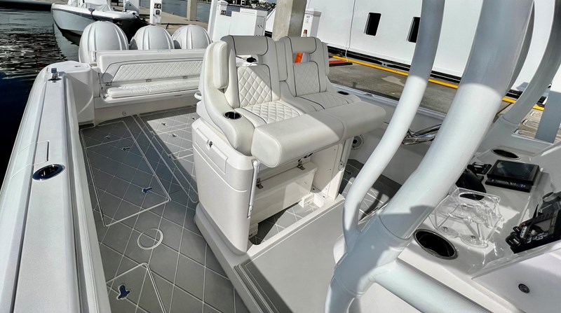 Intrepid 40' 2021 Helm Seating
