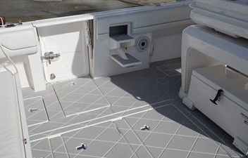 Intrepid 40' 2021 Aft Deck