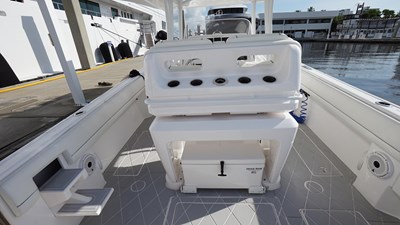 Intrepid 40' 2021 Aft Deck