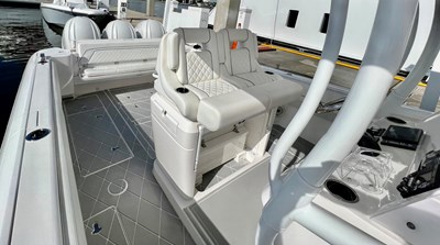 Intrepid 40' 2021 Helm Seating