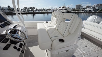 Intrepid 40' 2021 Helm Seating