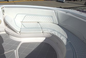 Intrepid 40' 2021 Bow Lounge