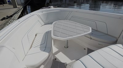 Intrepid 40' 2021 Bow Lounge