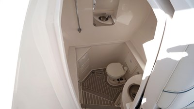 Intrepid 40' 2021 Head