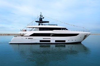 THE YACHT (2)