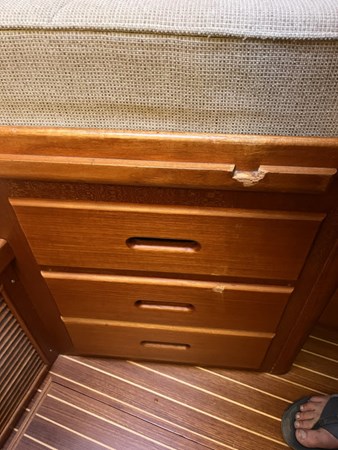 V berth drawers