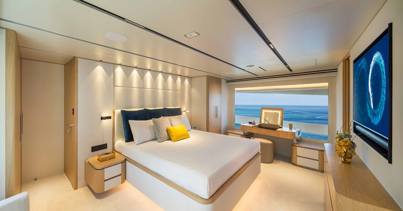 Horizon FD110 Hull 7 on deck master with vanity.