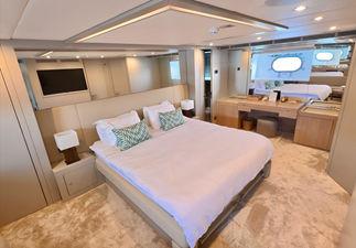 Owners suite riva 115