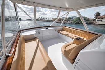 Flybridge-Forward Seating