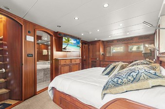 LOWER DECK MASTER STATEROOM