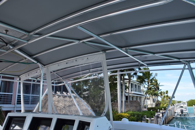 Canvas tower top over flybridge