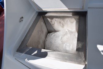 Cockpit freezer