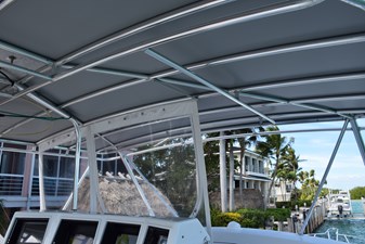 Canvas tower top over flybridge