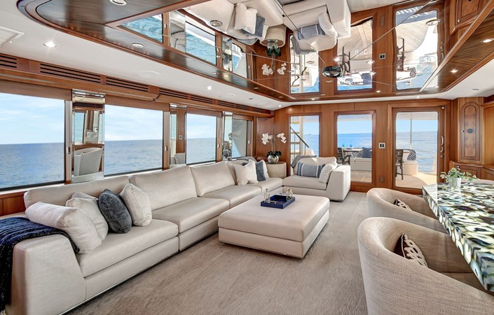 005 Main Deck Salon 01