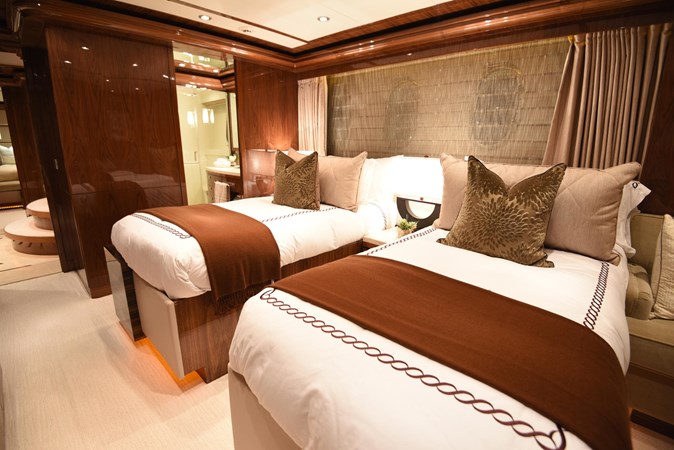 2013 Hargrave 125 Raised Pilothouse