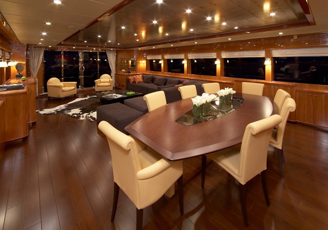 Salon looking aft