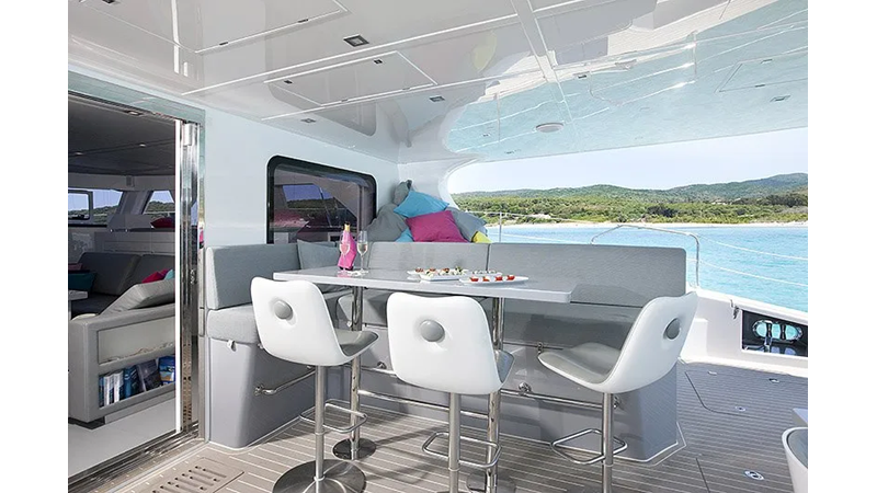 MAVERICK - Sunreef 70 - high table