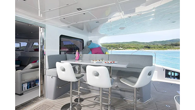 MAVERICK - Sunreef 70 - high table