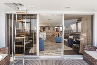 Aft Deck looking in to the Salon Fwd