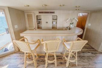 Bar with three bar stools