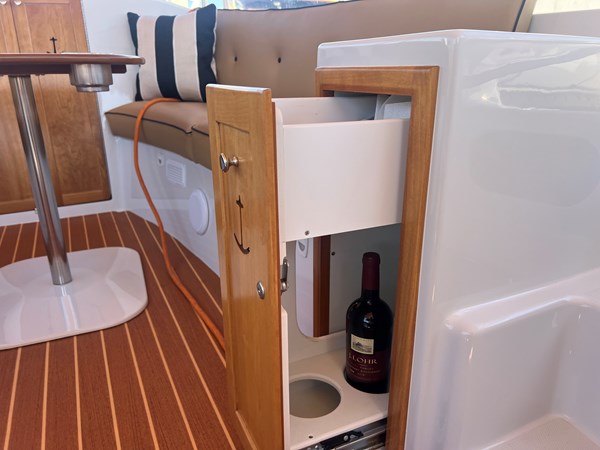 Wine storage to starboard