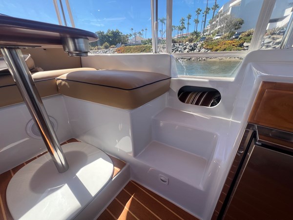 Port entrance/exit with two steps and cubby hole