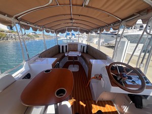 Comfortable accomodatons for 12 + Skipper