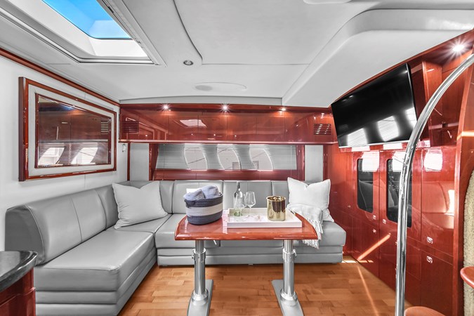 Sea Ray Sundancer 500 _ Interior-5