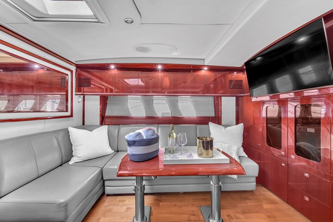 Sea Ray Sundancer 500 _ Interior-6