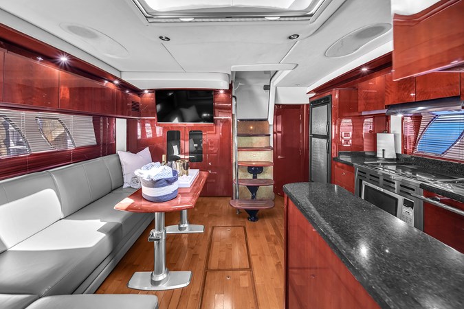 Sea Ray Sundancer 500 _ Interior-8