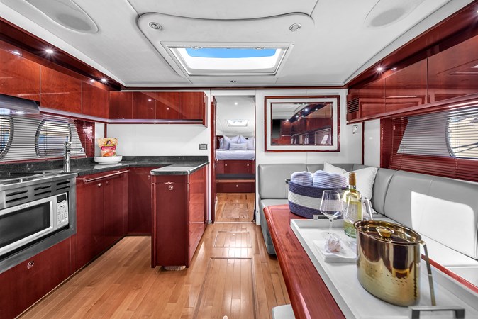 Sea Ray Sundancer 500 _ Interior-9