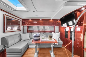 Sea Ray Sundancer 500 _ Interior-5