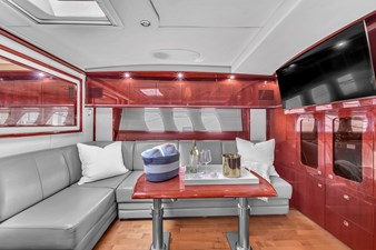 Sea Ray Sundancer 500 _ Interior-6