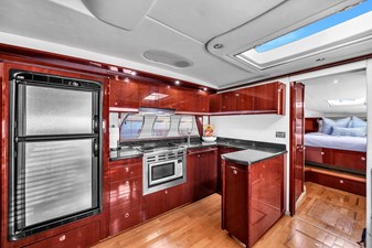 Sea Ray Sundancer 500 _ Interior-10