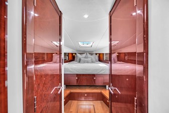 Sea Ray Sundancer 500 _ Interior-12