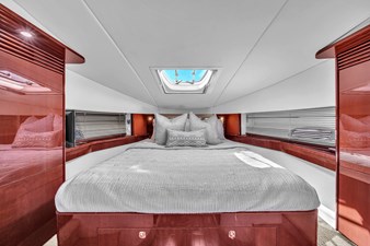 Sea Ray Sundancer 500 _ Interior-14