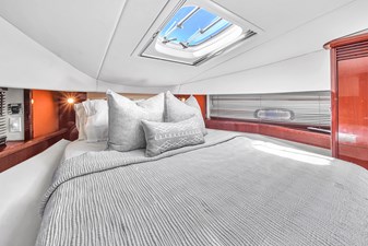 Sea Ray Sundancer 500 _ Interior-15