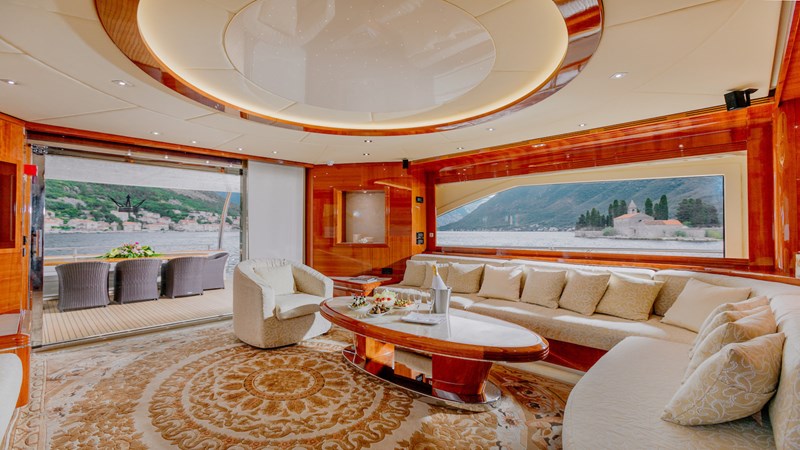 14Yacht_ladymura_Superyacht_IYC_salon