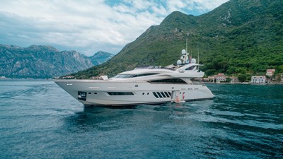 3Yacht_ladymura_Superyacht_IYC_exterior9