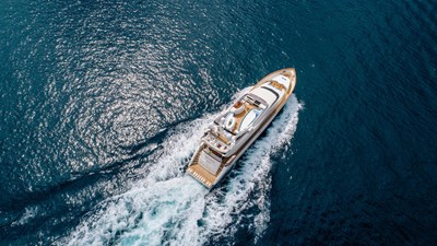 5Yacht_ladymura_Superyacht_IYC_running6