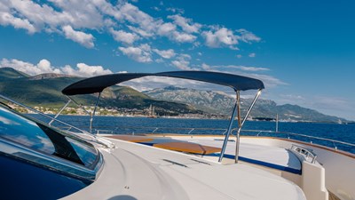 7Yacht_ladymura_Superyacht_IYC_bow2