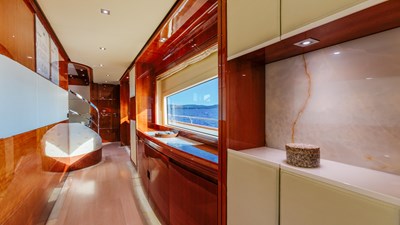 16Yacht_ladymura_Superyacht_IYC_interior