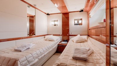 22Yacht_ladymura_Superyacht_IYC_twincabin