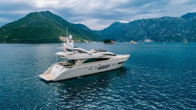 1Yacht_ladymura_Superyacht_IYC_exterior5