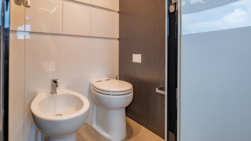 YachtsBlue-108-Pershing-2021-For Sale-66