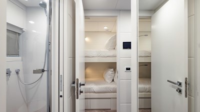 YachtsBlue-108-Pershing-2021-For Sale-107