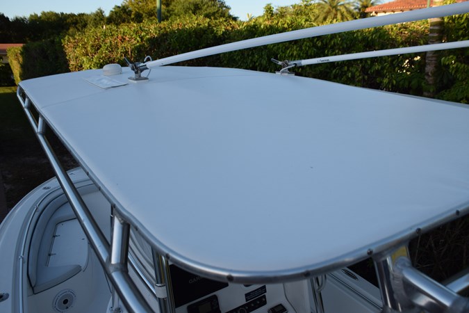 Clean Top with Surrounding Grab Rail Edge