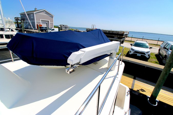 2006 American Tug 41: Dinghy Crane