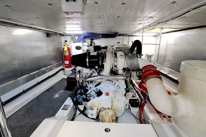 2006 American Tug 41: Engine