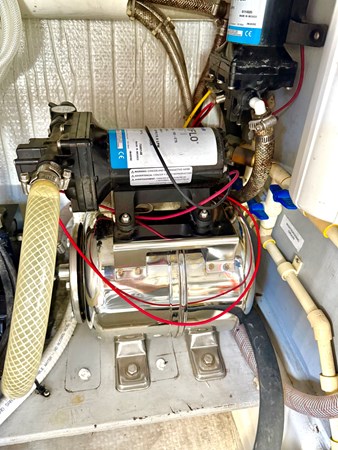 2006 American Tug 41: Fresh Water Pump